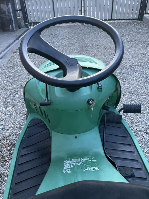 Tarcturas Tuns Gazon Hydrostatic 13HP John Deere Sabre 1336HR