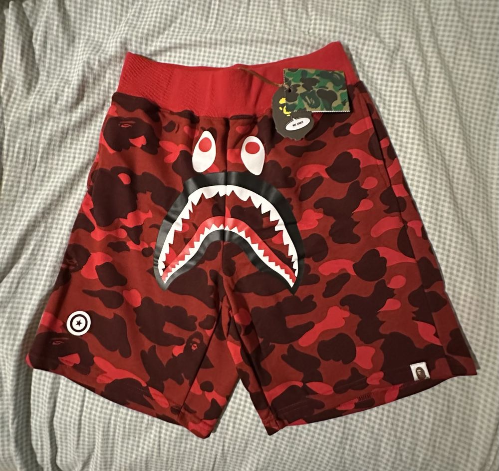 Bape red shorts (къси гащи, шорти )
