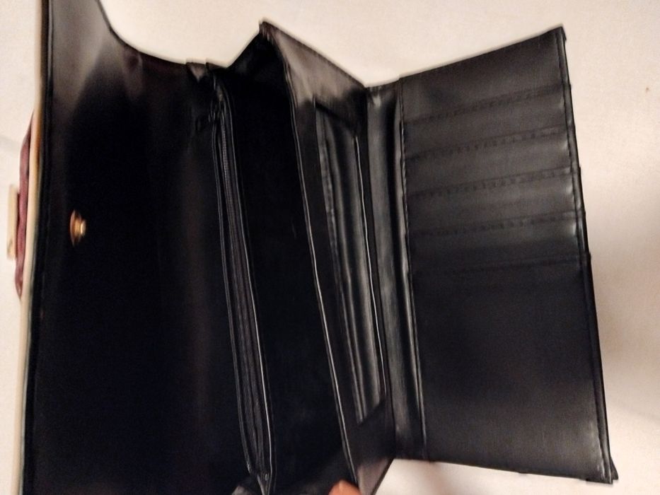 Малка чантичка от син плат със златна бродерия и