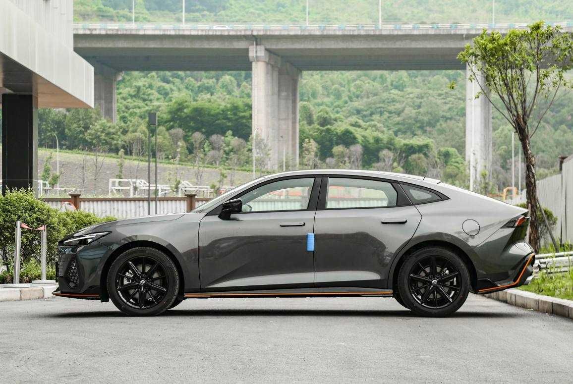 CHANGAN UNI V naxt va nasiya savdo yillik 10%