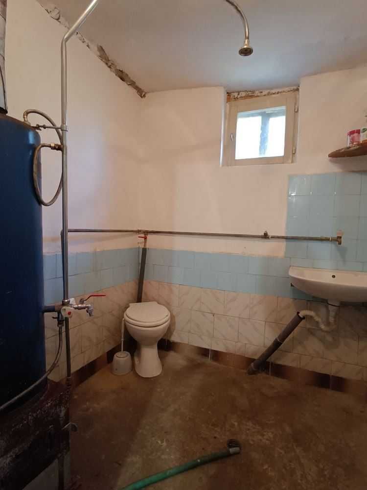 Двуетажна къща в село Върбица