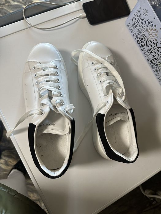 Alexander mcqueen o data purtati!