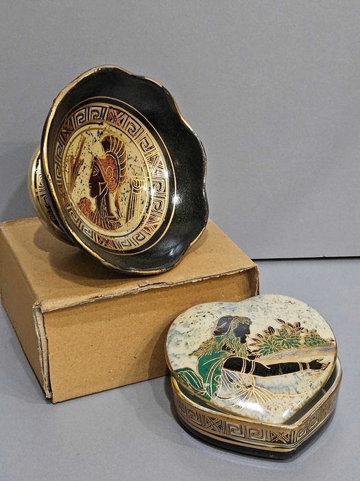 Винтидж комплект – САМО ЗА 20 ЛВ! Ваза , бижутера с гръцки мотиви