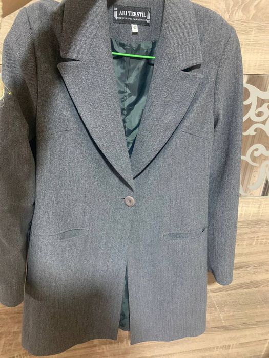 женское Турецкий длинный пиджак . Состоянии отличное , размер на фото