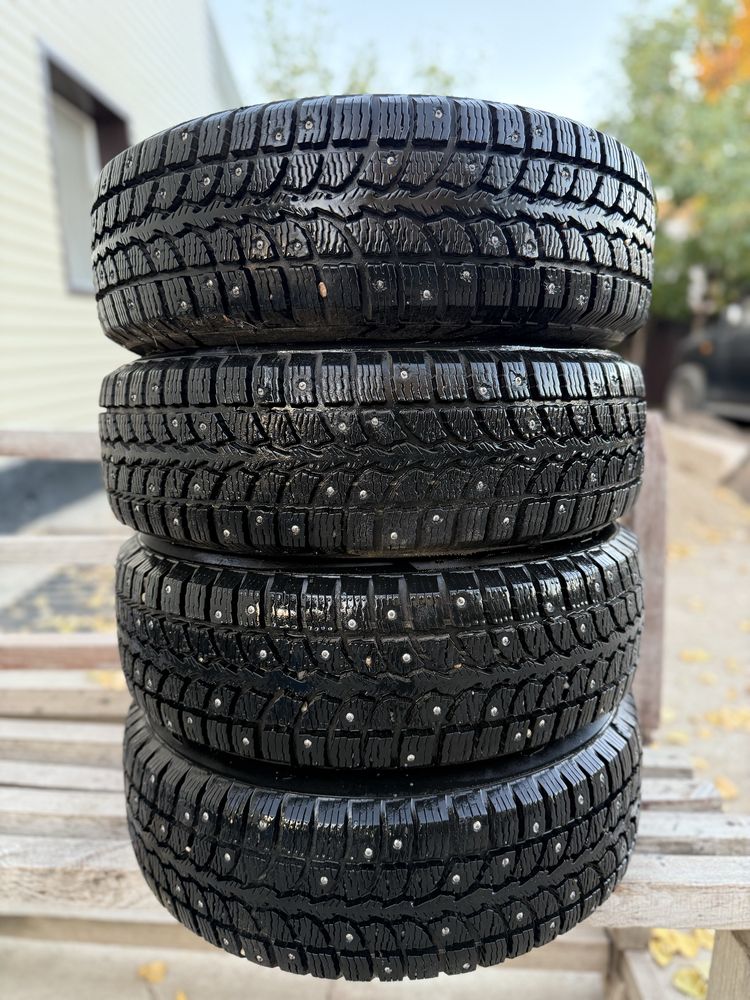 Продам зимние шины 175/65 R14 с диском