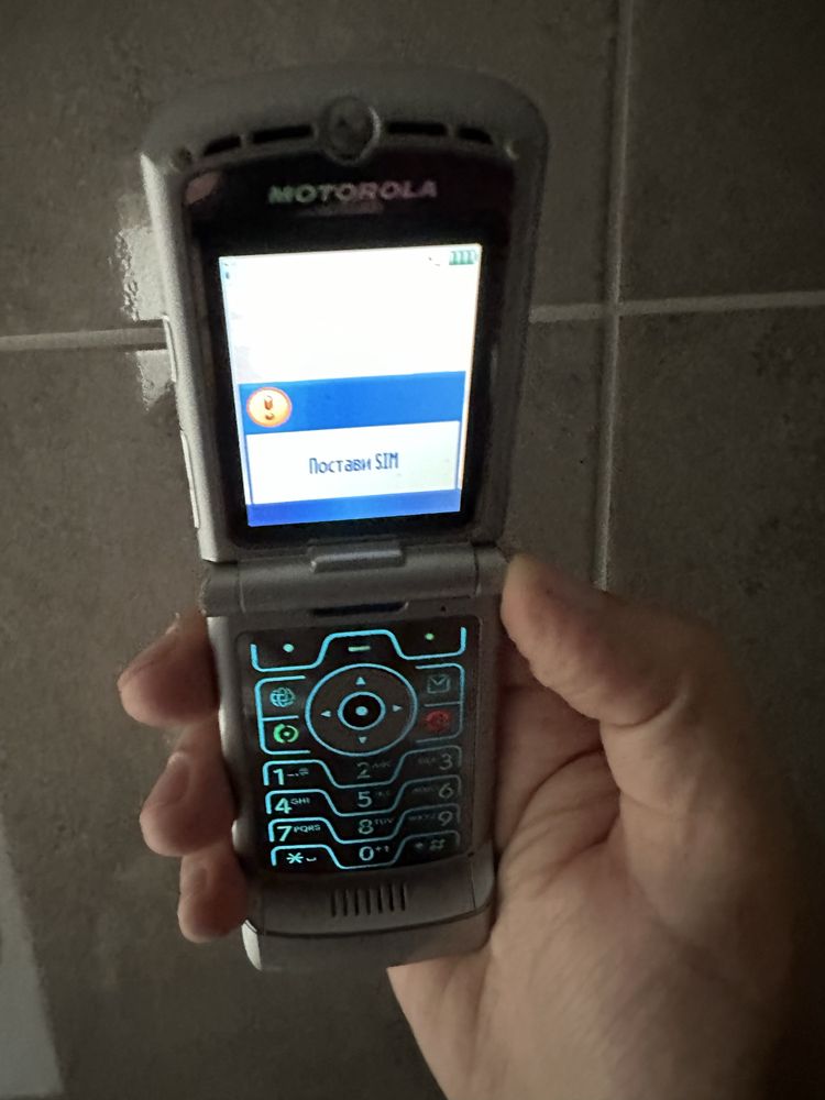 Motorola V3 + Нов Панел