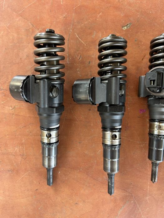 Injector Audi A4 B7 motor 2.0 tdi BLB 03G130073G