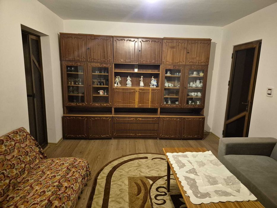 Apartament 3 camere de inchiriat