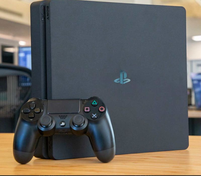Playstation 4 slim 1TB