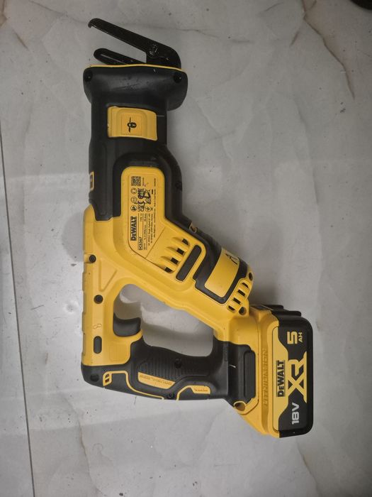 Fierastrau sabie dewalt dcs367
