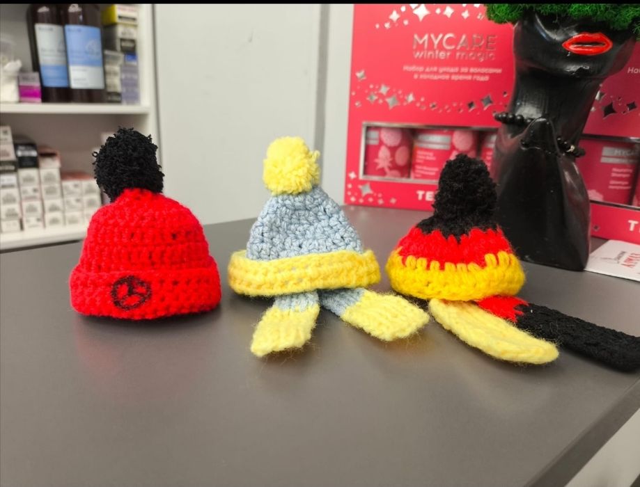 Шапочки на значок мерса