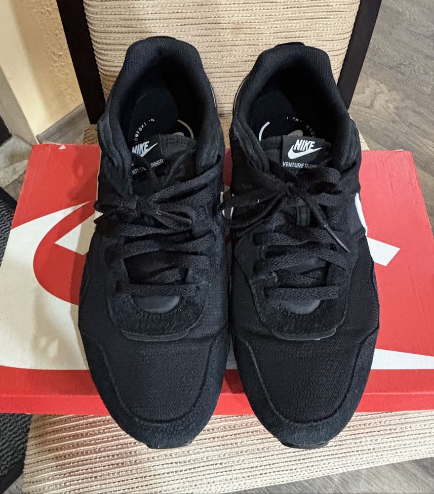 Nike venture runner