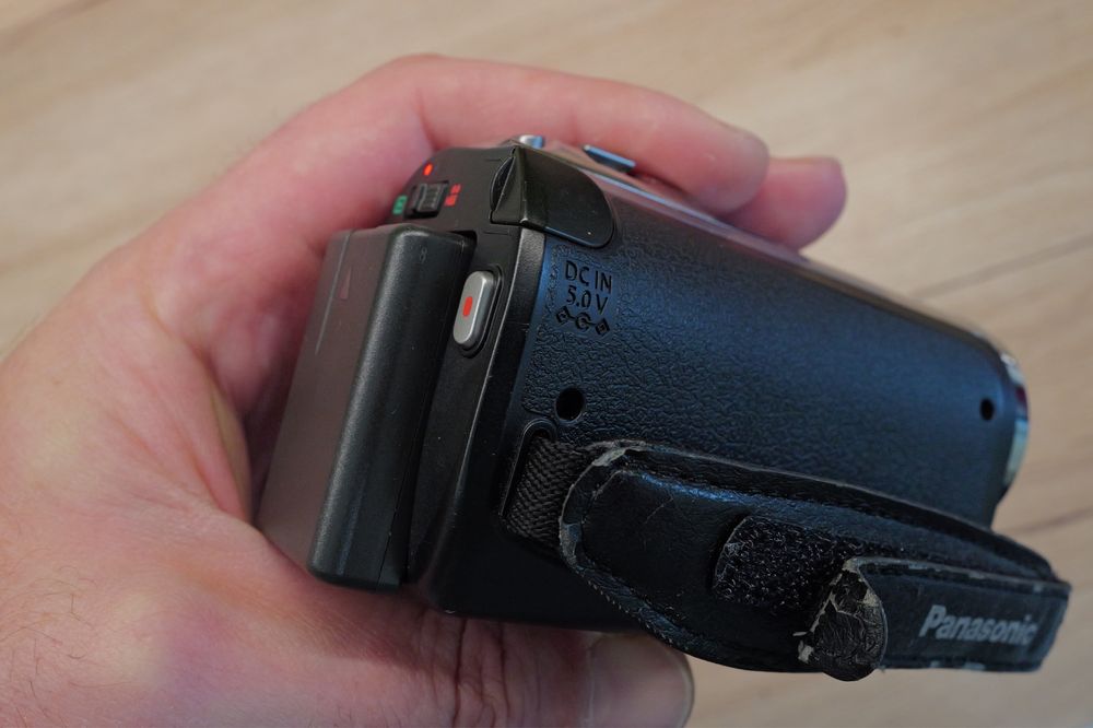 Camera Video Panasonic SDR-S45 cu senzor CCD memorie pe Sd card