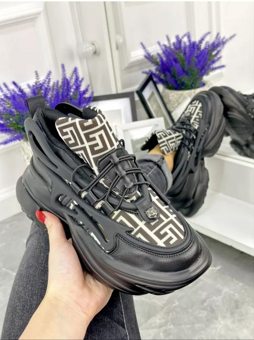 Кроссовки женские