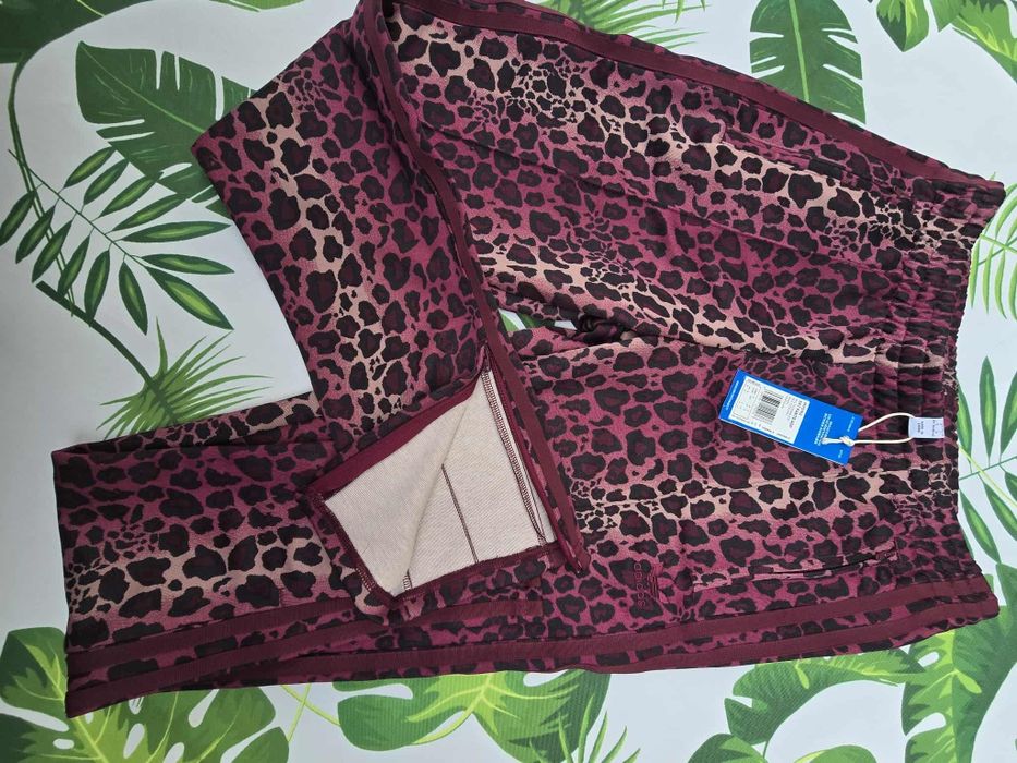 Compleu animal print Adidas