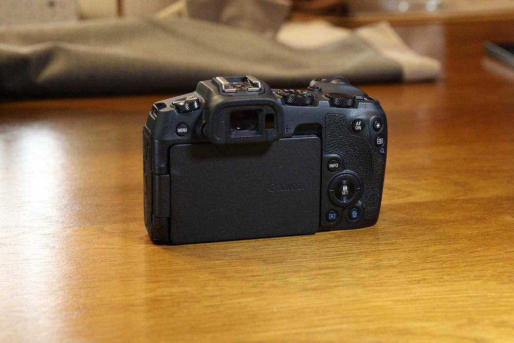 Canon EOS RP Aparat Mirrorless 26.2MP Full Frame 4K Body 2 acumulatori