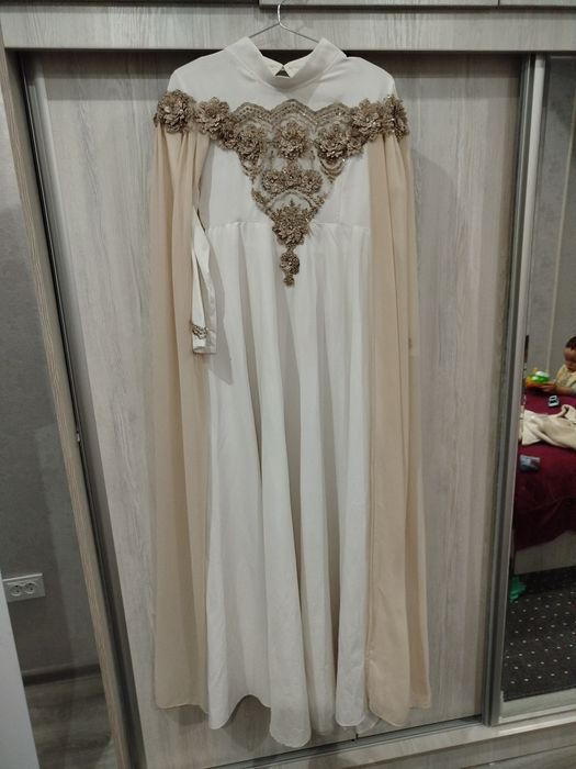 Kelinchaklarga chiroyli kuylak va oyoq kiyim