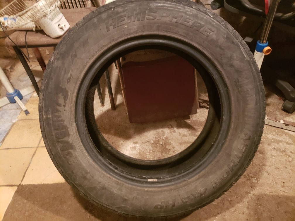 Две непарные шины 235/65r17