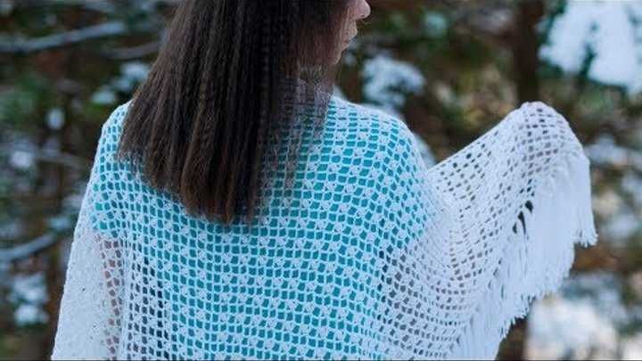 Ажурная вязаная крючком шаль ручной работы