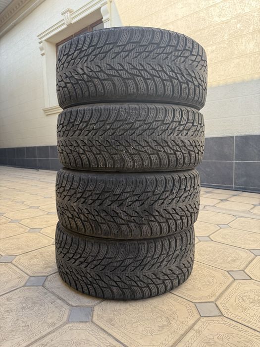 Nokian 225/45/17 зимний