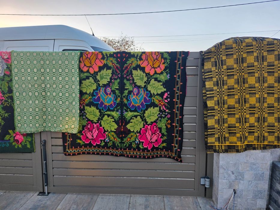 Vând macate țesute in război, din lână