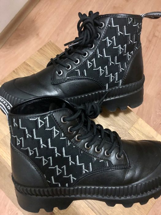 KARL LAGERFELD - Дамски боти с монограми