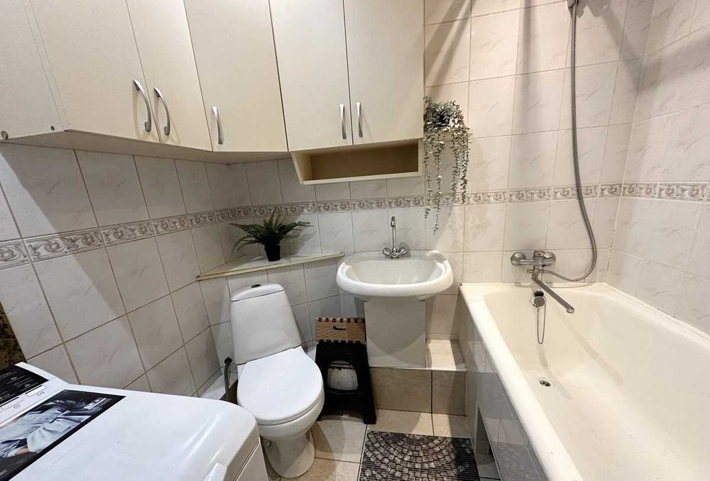 Дава се под наем Тристаен апартамент в Бургас, Изгрев - 75 кв.м за 280.5 € - Снимка #3