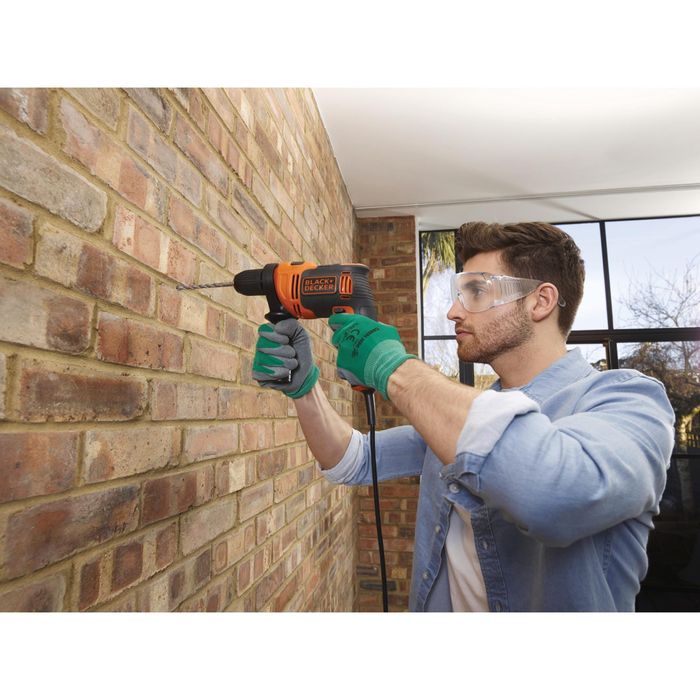 Bormasina masina de gaurit/insurubat, cu percutie,Black+Decker BEH710K