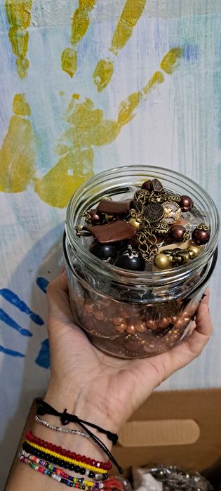 Borcan bijuterii NOI (mystery jar)