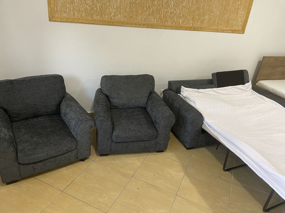 Canapea extensibila+ fotolii in stare foarte buna