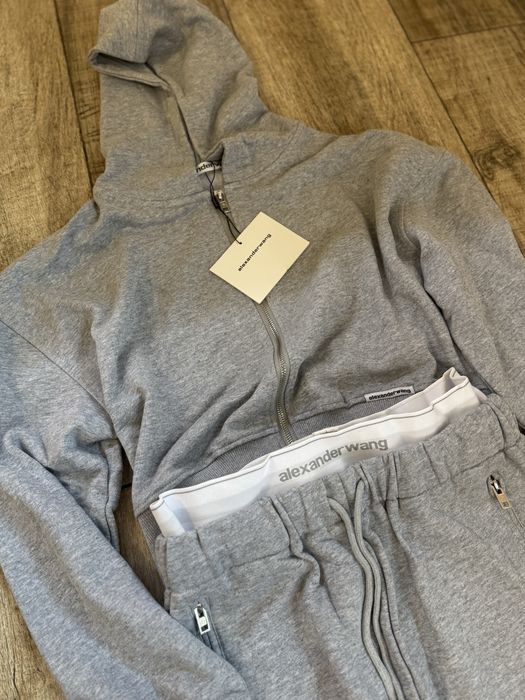 Дамски спортен комплект AW