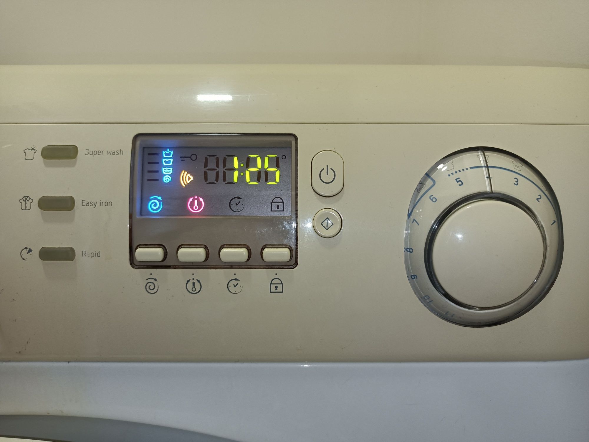 Пералня Аристон Ariston AVF129