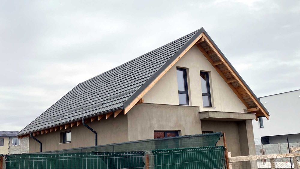 Casă cu mansardă de vânzare. Construcție premium.