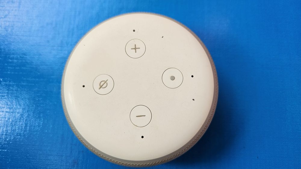 Продавам смарт колона Amazon Alexa Echo Dot