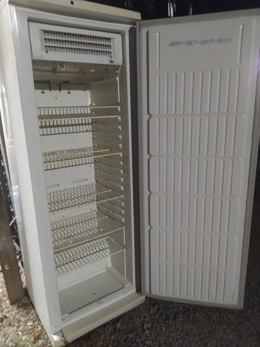Стоячи морозильник в отличном рабочем состоянии доставку организуем