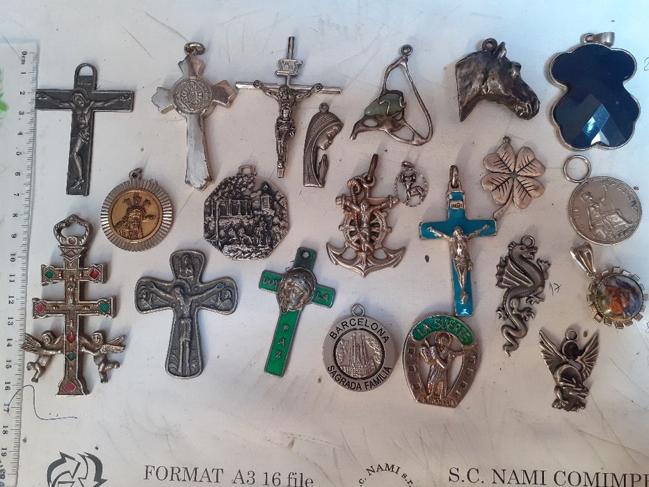 Lot cruciulite si pandantive