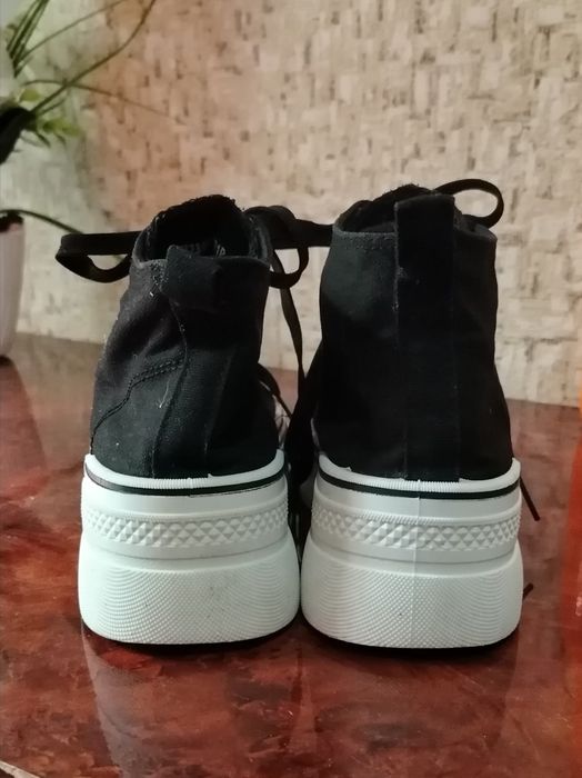 Женская обувь 36 размер.