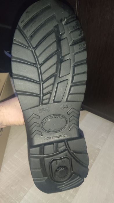 Кубинки от естествена кожа, с надпис Полиция на езика, 43 номер - нови