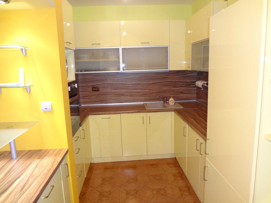 Уютен тристаен апартамент под наем в Яворов