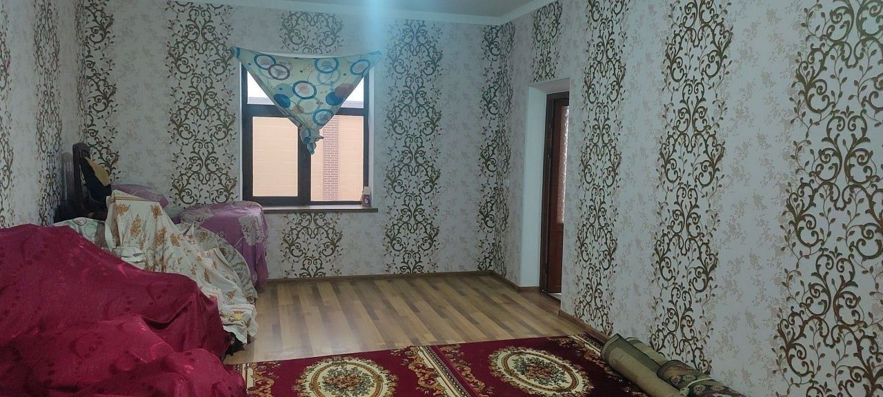 Hovli sotiladi navoiy farxod safxozda, 5 sotix yevro remont uy