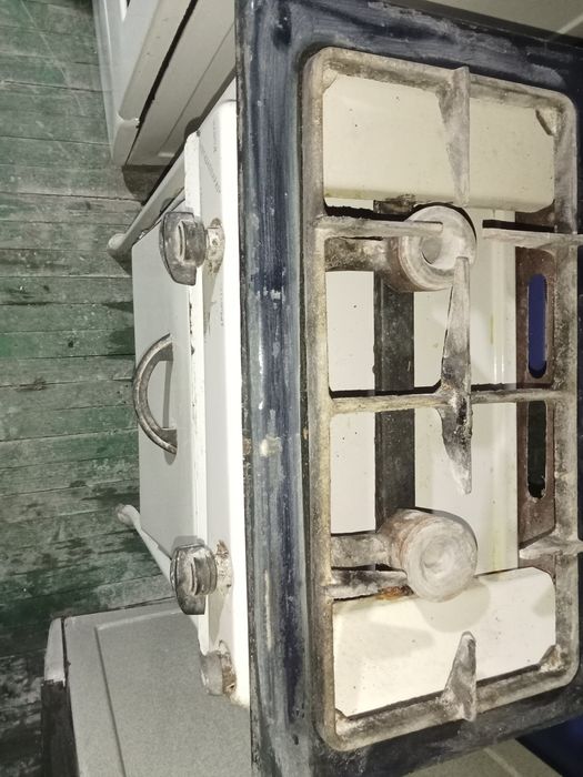 Двух комфорни газовая плита рабочая продается.