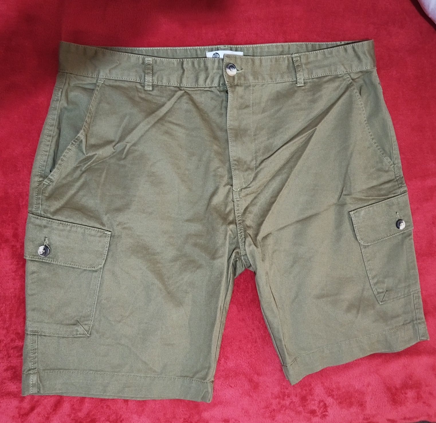 Pantaloni scurti marimea XL