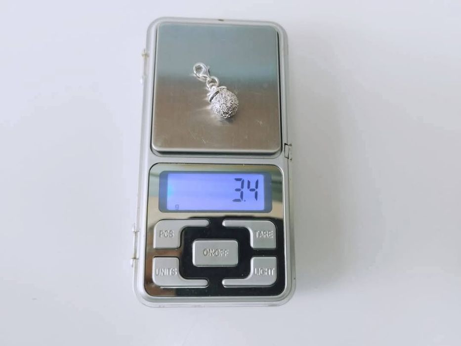 Vechi pandantiv/charm din argint de 925 cu pietricele albe