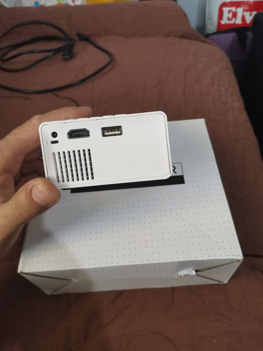 Mini projector z1