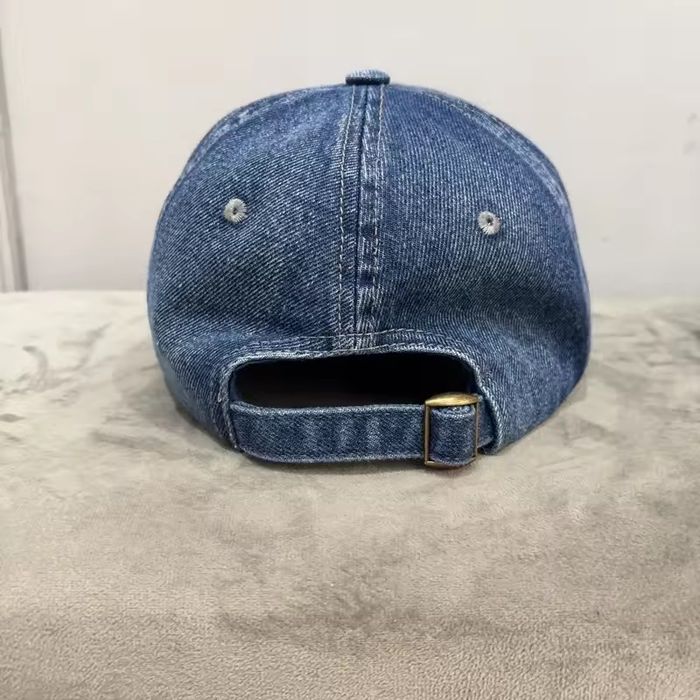 Дънкова шапка с лого