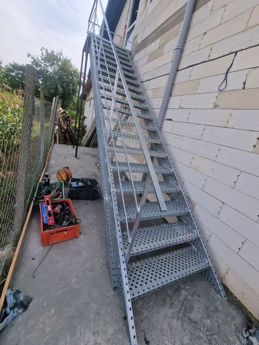 Scari metalice galvanizate