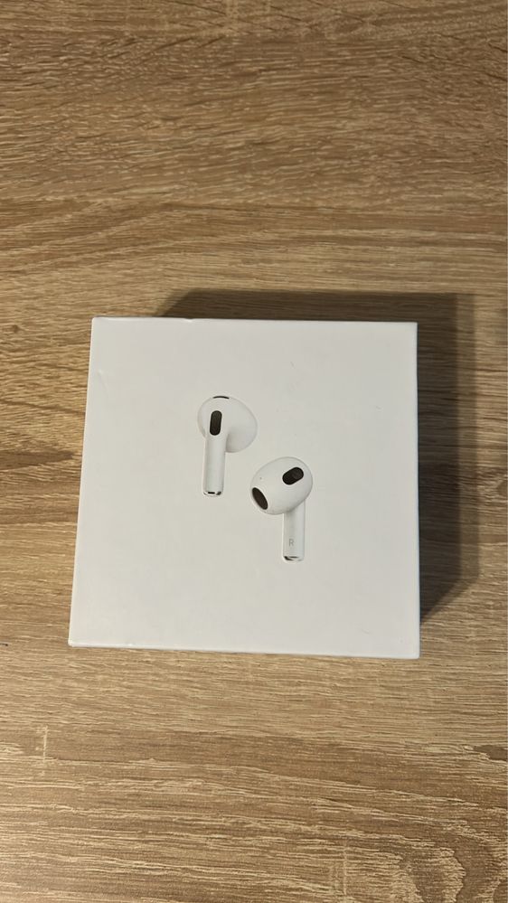 AirPods 4 нови с кутия