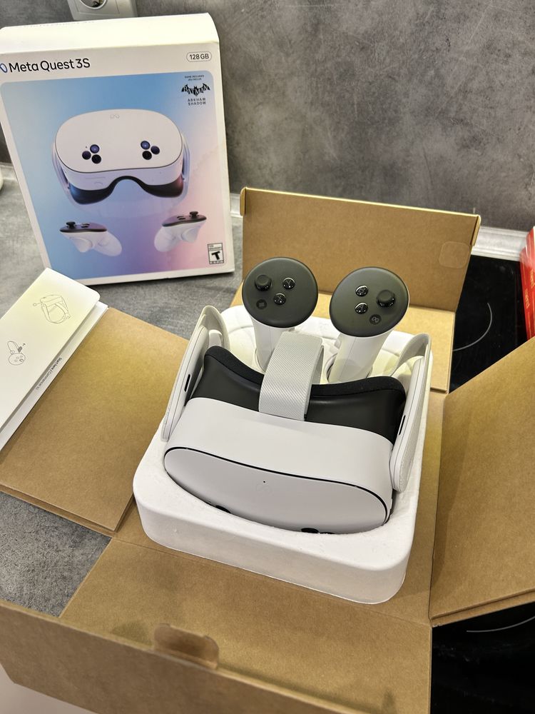 VR Очила Meta Quest 3S 128GB + Игра Batman  ПОДАРЪК!