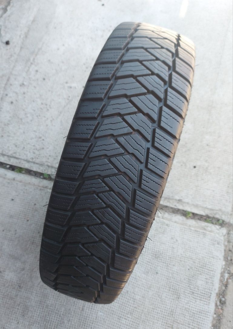 O bucată 205/75 R16C M+S iarnă - una Bridgestone Semperit Falken Nexen