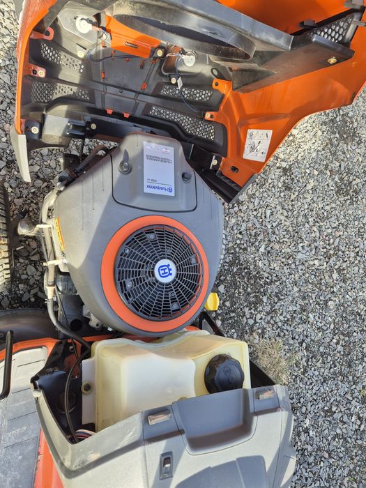 Tractoras gazon husqvarna